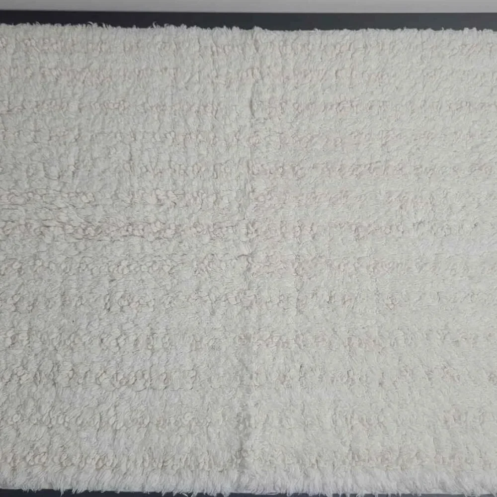 beautiful cotton bath rug by drew barrymore